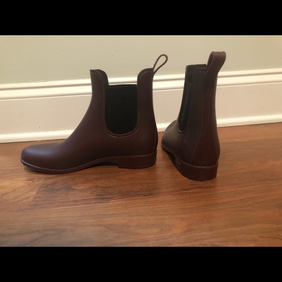 Shoes - Red rain boots 🌧